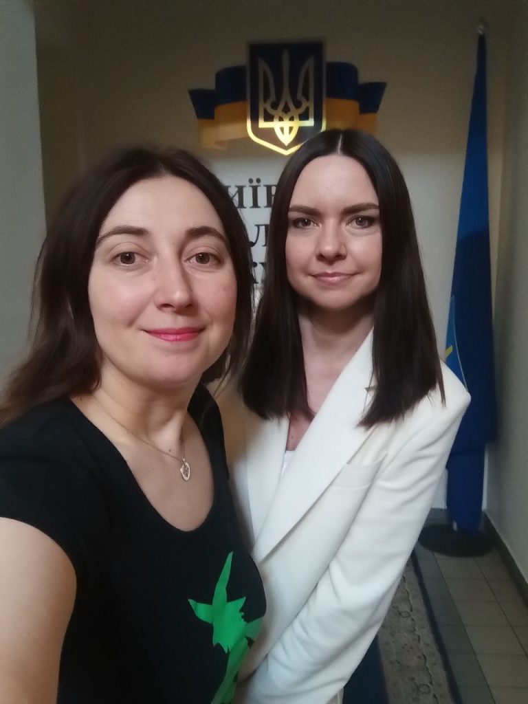 Заступниця прокурора Київщини Олена Таможня приховує активи чоловіка-ексрегіонала, який скуповує землі під Києвом за заниженими цінами Заступниця прокурора Київщини Олена Таможня приховує активи чоловіка-ексрегіонала, який скуповує землі під Києвом за заниженими цінами