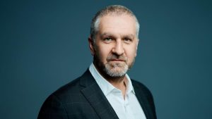 Мільйонні заробітки в «Метінвесті», елітні авто та 14 об’єктів нерухомості: розкішна декларація заступника голови ФДМУ Віталія Коваленка
