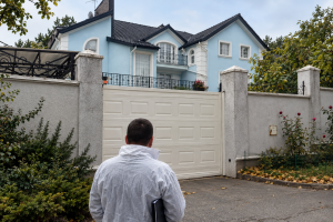 Маєток за високим парканом, агрофірми в окупації та мільйонні скандали: які таємниці приховує екснардеп Віктор Пилипишин?